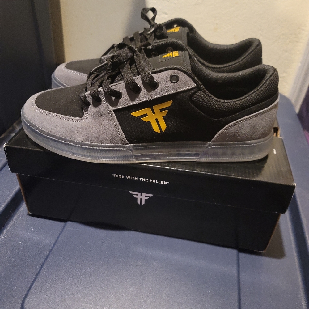Fallen patriot Size 10.5